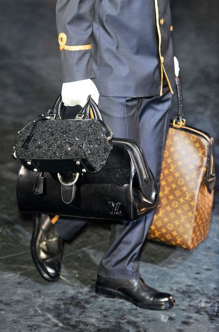 louis vuitton employee uniform 2021